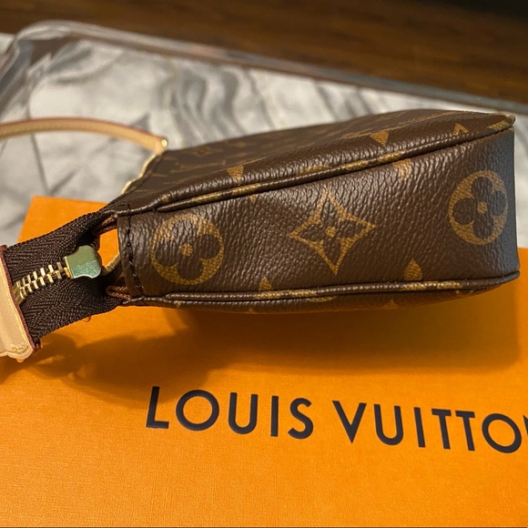 💯% Authentic LV Pochette Accessories - Picture 10 of 10